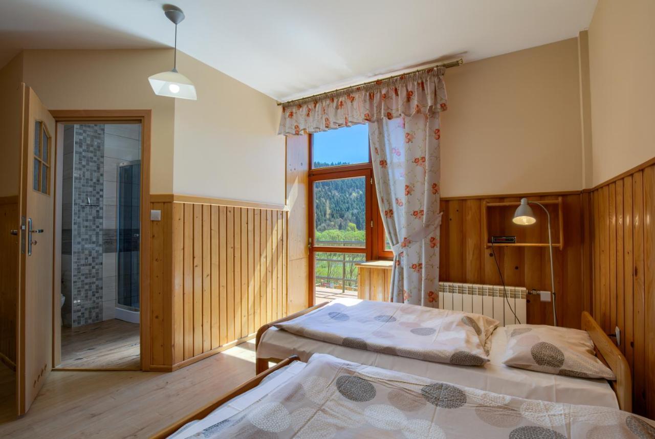 Schronisko Pttk Trzy Korony Bed & Breakfast Sromowce Nizne Exterior photo