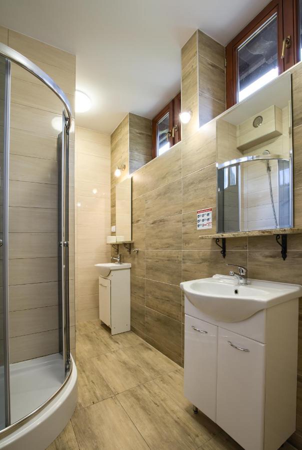 Schronisko Pttk Trzy Korony Bed & Breakfast Sromowce Nizne Exterior photo