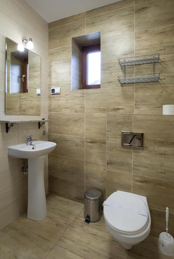 Schronisko Pttk Trzy Korony Bed & Breakfast Sromowce Nizne Exterior photo